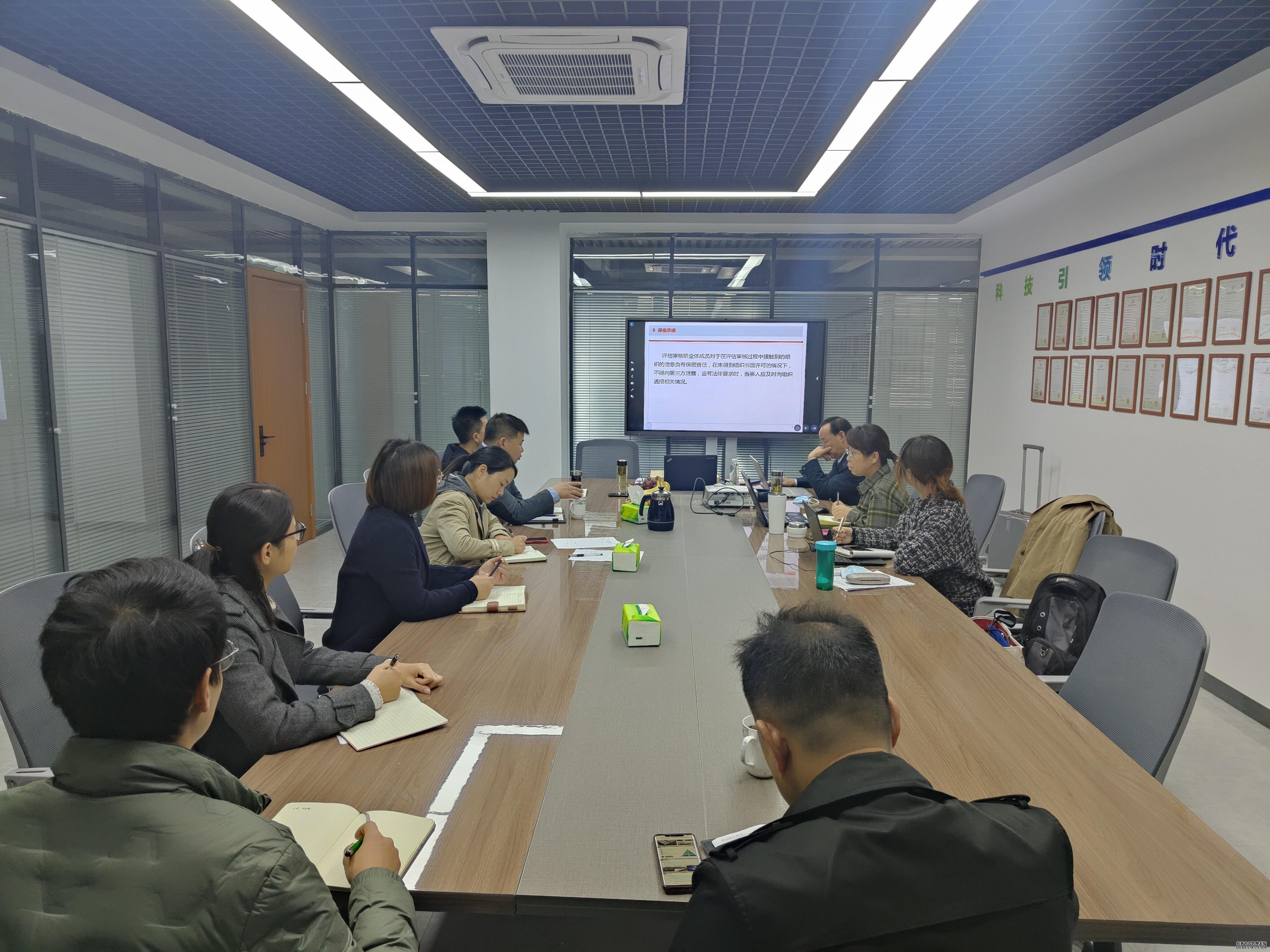 高潮H跪趴扩张调教男男视频