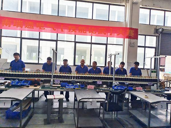 高潮H跪趴扩张调教男男视频