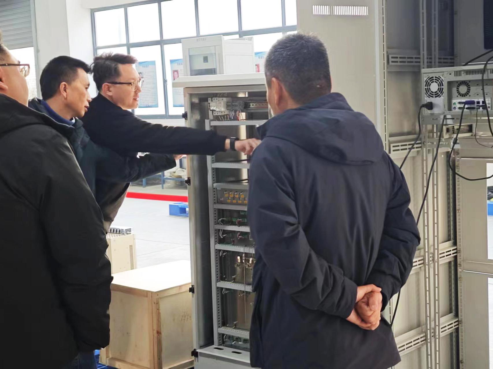 高潮H跪趴扩张调教男男视频