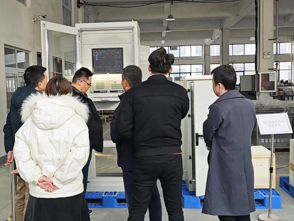 高潮H跪趴扩张调教男男视频