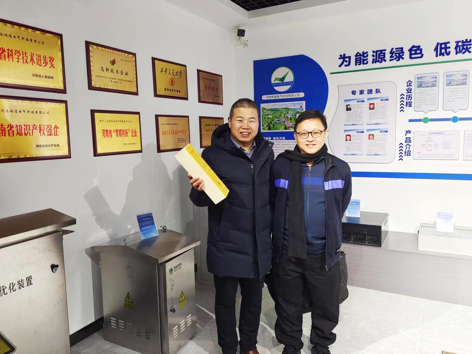 高潮H跪趴扩张调教男男视频